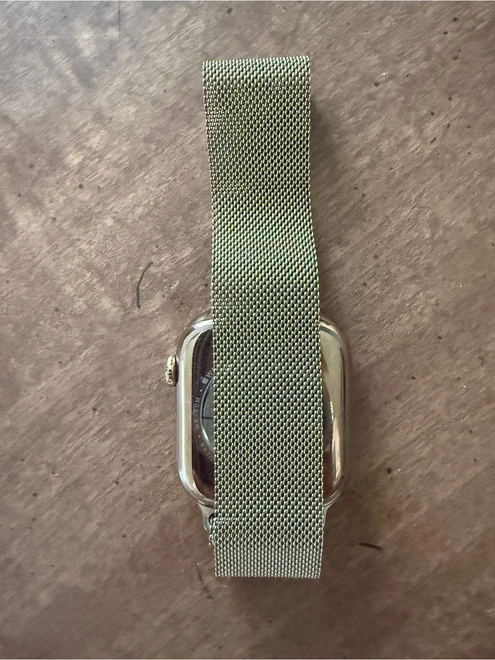 Apple Watch Series 11 – 46mm Gold Titanium + Apple Titanium Milanese Loop